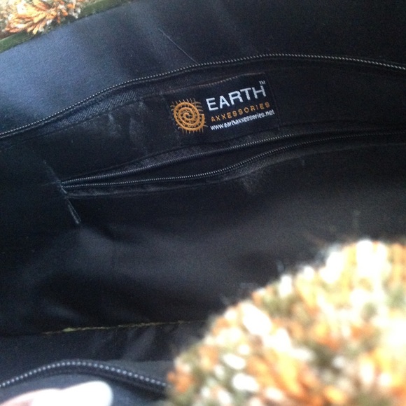 Earth Pom Pom hand bag - Picture 8 of 8
